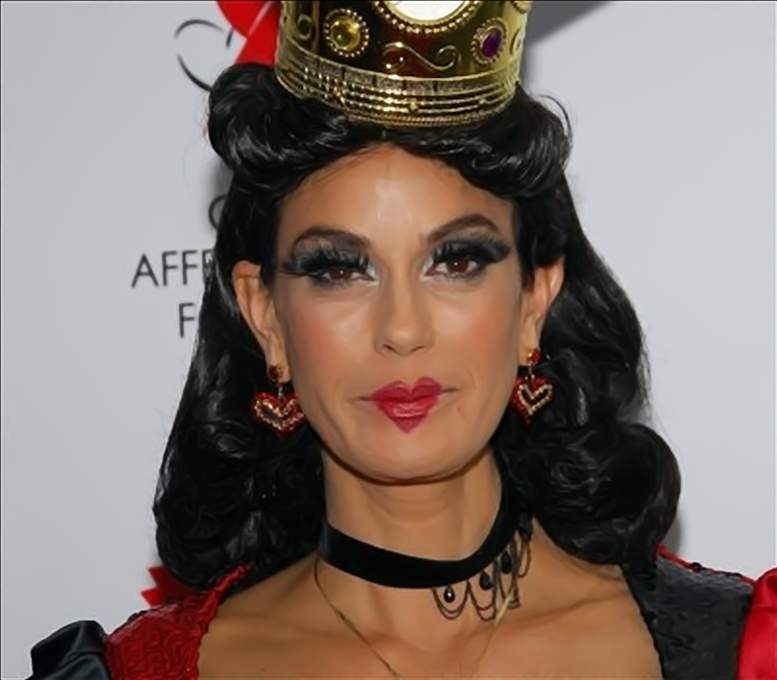 Teri Hatcher as The Queen Of Hearts